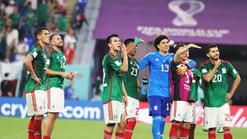 Doha (Qatar), 22/11/2022.- Players of Mexico greet their fans after the FIFA World Cup 2022 group C soccer match between Mexico and Poland at Stadium 947 in Doha, Qatar, 22 November 2022. (Mundial de Fútbol, Polonia, Catar) EFE/EPA/Mohamed Messara
