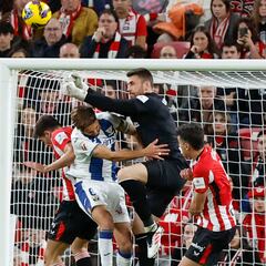 Unai Simón: “Invitamos a esos que no dejan animar a que se queden en su casa”