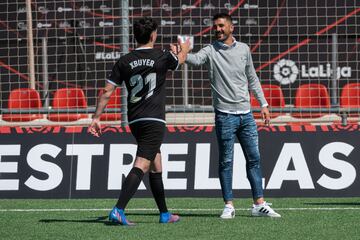 El exfutbolista español David Villa (d), durante la tercera edición del Encuentro de las Estrellas.