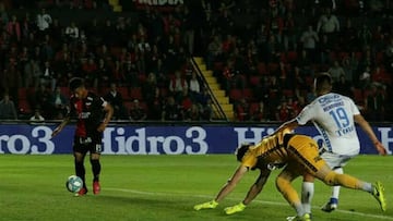 Wilson Morelo anota gol frente a Godoy Cruz