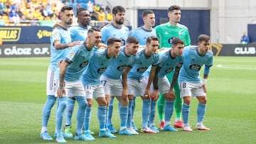 Los jugadores del Celta posan para la foto antes del partido contra el C&aacute;diz.