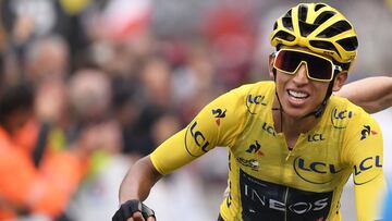 Bernal y Carapaz, candidatos al 'Bal車n de Oro' del ciclismo