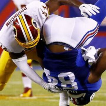 Ahí los tenéis, Trenton Robinson, de Redskins, y Larry Donnell, de Giants, peleándose por ponerse patas abajo. Lo que algunos hacen por perder.