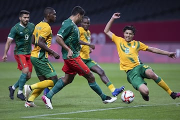 México cerró la fase grupos imponiéndose tres goles a cero ante su similar de Sudáfrica y así aseguro su pase a cuartos de final.