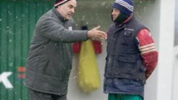 Bielsa, con el operario.