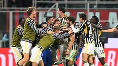 Soccer Football - Serie A - AC Milan v Juventus - San Siro, Milan, Italy - October 22, 2023 Juventus' Manuel Locatelli celebrates scoring their first goal with teammates REUTERS/Daniele Mascolo