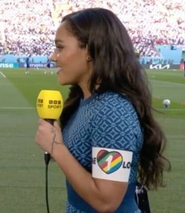 Quin es Alex Scott, la reportera que ha llevado el brazalete One Love