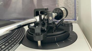 Este tocadiscos con altavoces de Pioneer DJ es ideal para amantes del vinilo