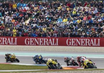 Maverick Viñales y Luis Salom a la cabeza durante la carrera de Moto2.