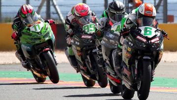 GRAF7238. ALCA&Ntilde;IZ (TERUEL), 30/08/2020.- Los pilotos Jeffrey Buis (6), Thomas Brianti (48) y Scott Deroue (95) y Ana Carrasco (11) durante la carrera de Supersport300 celebrada hoy domingo en el circuito turolense de Motorland Alca&ntilde;iz, donde