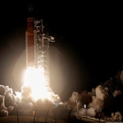 When does the NASA Artemis I Orion spacecraft return to Earth?