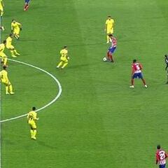 El VAR dio la razón a Mateu, que anuló un gol a Arias por fuera de juego