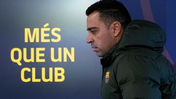 GRAFCAT9174. BARCELONA, 02/02/2024.- El entrenador del FC Barcelona, Xavi Hernández, durante la rueda de prensa anterior al entrenamiento que el equipo azulgrana realiza este viernes en la ciudad deportiva Joan Gamper, para preparar el partido de LaLiga que mañana disputarán ante el Alavés. EFE/Alejandro García
