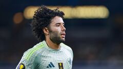 César Huerta más preocupado por el resultado que de meter goles