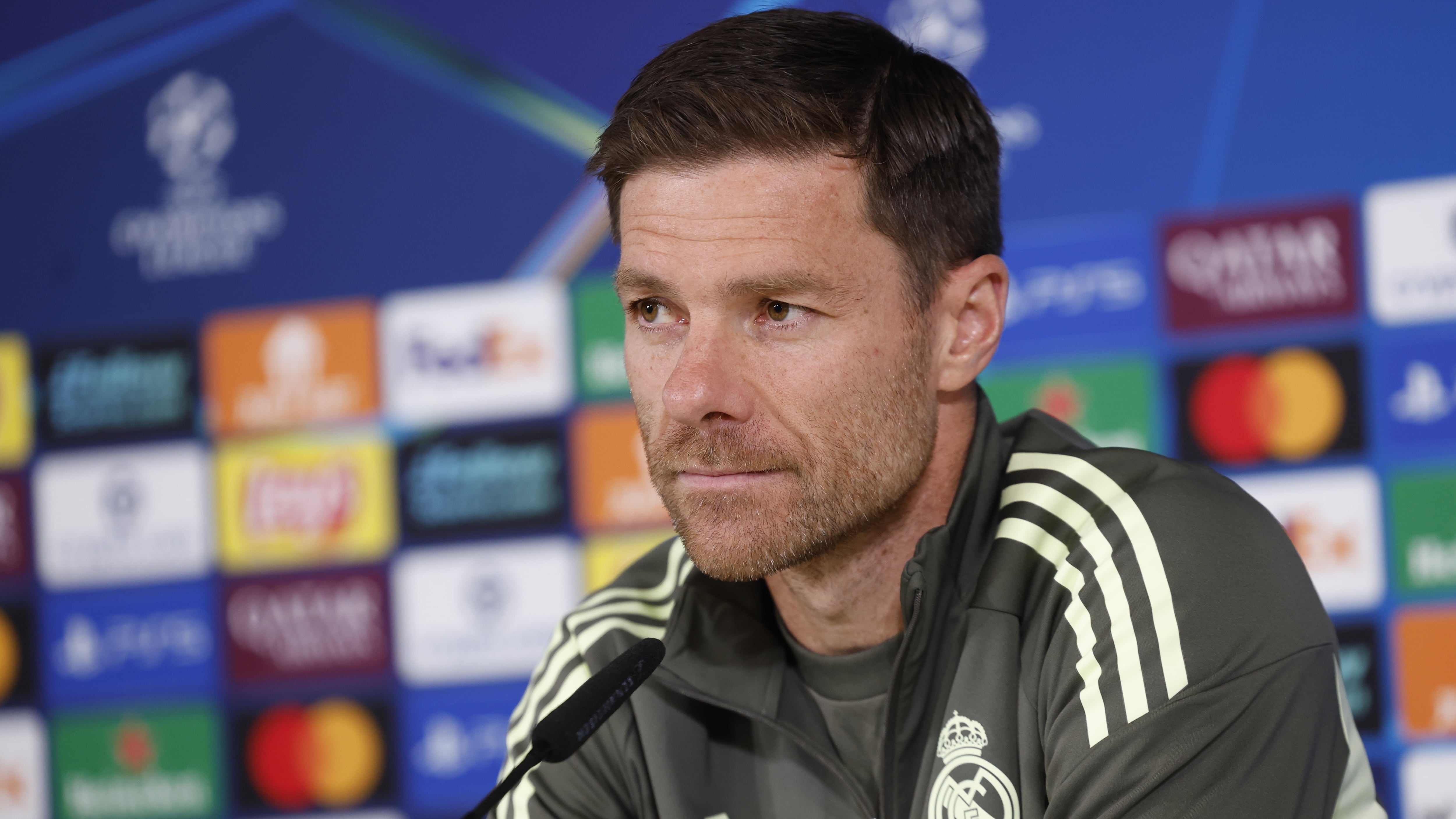 تشابي ألونسو يتحدث عن مواجهة ريال مدريد في دوري الأبطال ويشيد بكارفاخال
