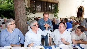 Los hermanos Sánchez Llibre junto al 'Pinotxo'.