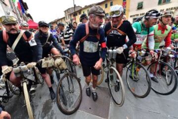 El exciclista italiano Luciano Berruti. La carrera se creó en 1997 para salvaguardar la Strade Bianche de la Toscana. Empieza y termina en Gaiole, pueblo de la provincia de Siena.