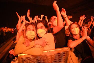 El ensayo con Love of Lesbian: 5.000 personas en el Palau Sant Jordi sin distancia pero con test