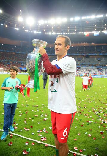 Defensa central forjado en el Oporto, con el que se proclamó campeón de la Champions y de la Europa League, fue una de las primeras peticiones de José Mourinho para reforzar la zaga del Real Madrid a su llegada en 2010. Fichado al Chelsea por apenas ocho millones de euros, se marcharía tras cumplir las tres temporadas por las que firmó, aunque en la última apenas pudo participar debido a dos lesiones en su espalda que le impedían desempeñarse de la mejor manera. Como madridista jugó 77 encuentros, con tres tantos anotados, curiosamente el primero sirvió para derrotar a Osasuna en la que fue la primera victoria de Mourinho con el Madrid en la Liga española. Acudió a tres ediciones de la Eurocopa: de la segunda a la tercera trancurrieron ocho años, pero su temporada en el Mónaco fue formidable. Se proclamaría campeón con Portugal en 2016: en total jugó 11 partidos.