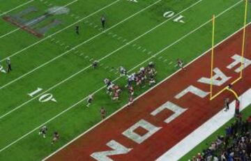 En esta vista aérea se puede ver cómo La jugada estaba preparada para que James White realizase una carrera lateral. El jugador fue el gran dinamitador del juego de Patriots en la segunda mitad.