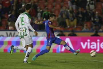 1-0. Barral marcó el primer gol.