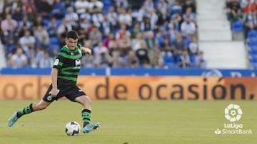 Aritz Aldasoro, del Racing, jugando frente al Leganés en Butarque.