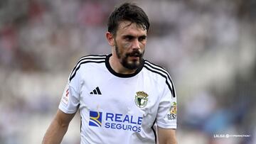 Atienza luce un apósito tras recibir un codazo.