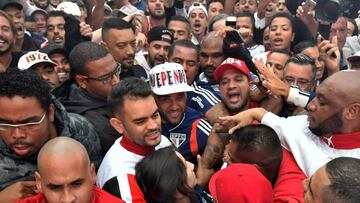 Brazil&#039;s national football team captain Dani Alves (C, with cap) is  welcomed by supporters upon his arrival at Congonhas airport in Sao Paulo, Brazil, on August 5 2019. - After 17 years playing for top clubs in Europe, Alves returned home after sign