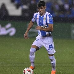 Oficial: Javier Avilés potencia el ataque del Amorebieta