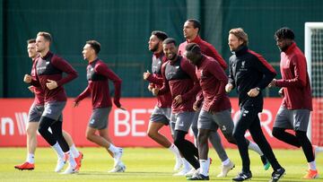 Liverpool's English midfielder Jordan Henderson (2L), Liverpool's English defender Trent Alexander-Arnold (3L), Liverpool's Dutch midfielder Georginio Wijnaldum (C), Liverpool's Brazilian midfielder Fabinho (centre R), Liverpool'