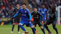 Soccer Football - FA Cup Quarter Final - Leicester City vs Chelsea - King Power Stadium, Leicester, Britain - March 18, 2018   Leicester City&#039;s Vicente Iborra in action with Chelsea&#039;s N&#039;Golo Kante and Eden Hazard      Action Images via Reut