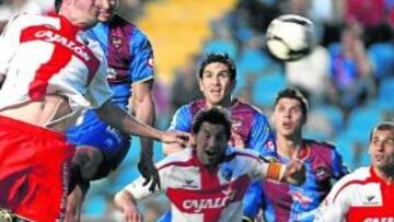 <b>IMPORTANTE. </b>Paco Borrego se ha convertido en un fijo en la zaga.