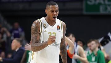 Trey Thompkins, pívot del Real Madrid, celebra una canasta ante el Zalgiris.
