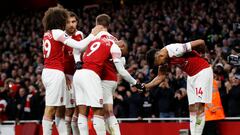 Los jugadores del Arsenal celebran el tercer gol de su equipo.