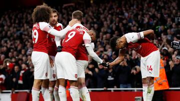 Los jugadores del Arsenal celebran el tercer gol de su equipo.