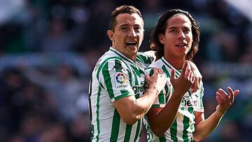 El atacante mexicano no cuenta con los suficientes minutos en el Real Betis de Espa&ntilde;a, pero ello no es motivo para que busque salir de Europa.