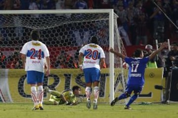 2011. Para muchos hinchas de la UC, el inicio de las últimas frustraciones. Después de ganar 2-0 en la ida, Universidad Católica pierde 4-1 la final de vuelta.