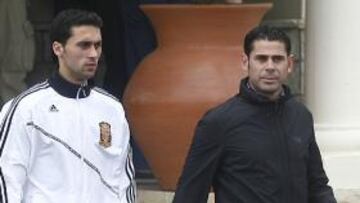 El entrenador español del Liverpool, Rafa Benítez, afirmó que si llegan al conjunto ''red'' ofertas por el defensa Álvaro Arbeloa las estudiaran, además de asegurar que hay "dos o tres" equipos interesados en el jugador salmantino, entre ellos el Real Madrid.