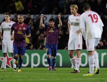 La noche más goleadora de Messi en Champions. En la ida el conjunto culé ganó 1-3 al Bayer pero no se relajó en la vuelta y Messi anotó 5 goles, los otros 2 los anotó Cristian Tello. Bellarabi en el 91 anotó el gol de la honra para el Bayer.