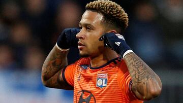 Depay, jugador del Olympique de Lyon, celebra un gol en el partido ante el Angers.