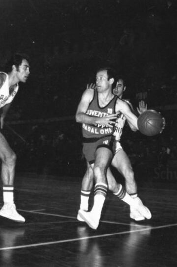 Nino Buscató fue profesional entre 1957 y 1974. Militó en el Barcelona (1957-1960) y en el Joventut (1964-1974) principalmente. Jugó un total de 222 partidos internacionales con la selección española.