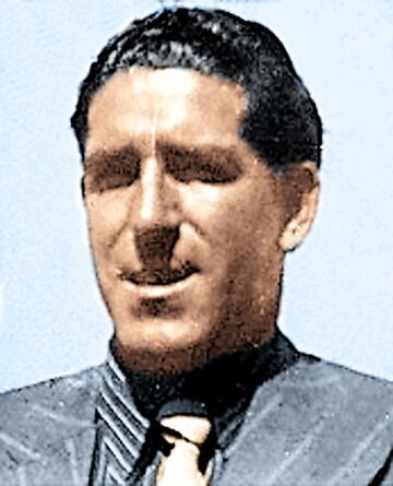 Jugó en el Barcelona la temporada 1934-35 y vistió la camiseta del Osasuna la temporada 1935-36.