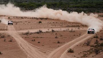 Peterhansel y Loeb durante la 11&ordf; etapa del Dakar 2017. 