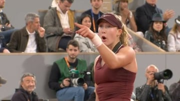 El público francés cruzó el límite: una tenista de 18 años terminó llorando en Roland Garros