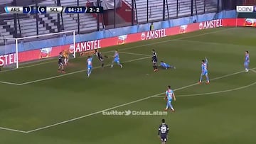 El futbolista cervecero le dio el pase a su equipo a los cuartos de final de la Copa Sudamericana con un remate acrobático dentro del área.