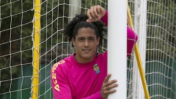 El central uruguayo de Las Palmas, Mauricio Lemos.