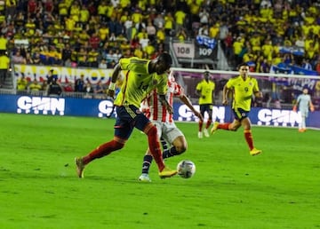 Jhon Jader Durán debutó en Envigado y muy pronto llamó la atención de clubes del exterior. Fichó con Chicago Fire de la MLS, ya jugó con la Selección Colombia y varios clubes europeos se han interesado en su talento.