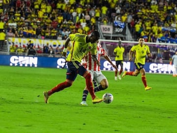 Jhon Jader Durán debutó en Envigado y muy pronto llamó la atención de clubes del exterior. Fichó con Chicago Fire de la MLS, ya jugó con la Selección Colombia y varios clubes europeos se han interesado en su talento.