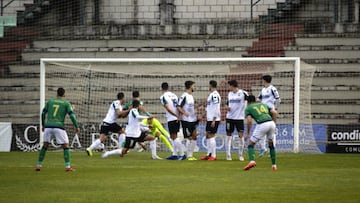 Julen marca el único gol del encuentro que enfrentó a la AD Mérida y al CF Villanovense en el Estadio Romano, correspondiente a la Jornada 11 en el Grupo 5-B de la Segunda División B.