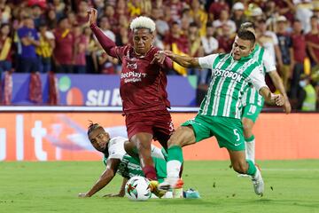 Pese a que el Deportes Tolima – actual subcampeón del fútbol profesional colombiano – fue eliminado tras un mal arranque del semestre y un buen final que no le alcanzó, Steven Lucumí fue elegido entre el 11 ideal del todos contra todos por ser el mejor extremo derecho en promedio de asistencias por 90 minutos (0.31) y el mejor de su posición en duelos ofensivos ganados por 90 minutos (7.14). Con respecto a su capacidad para anotar, Lucumí fue el sexto mejor extremo derecho de la liga en promedio de goles por 90’ (0.31).